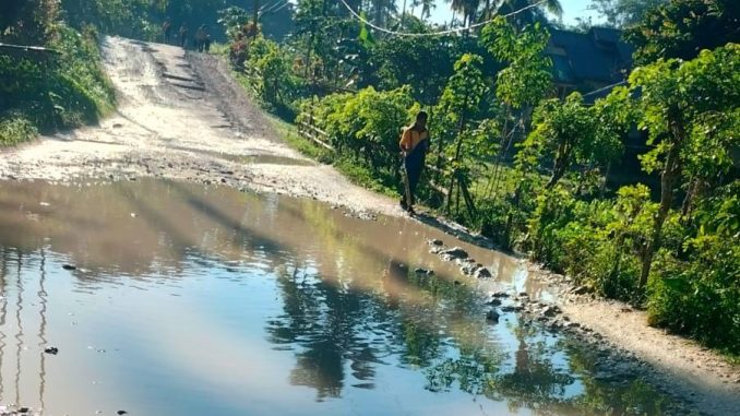 Jalan rusak